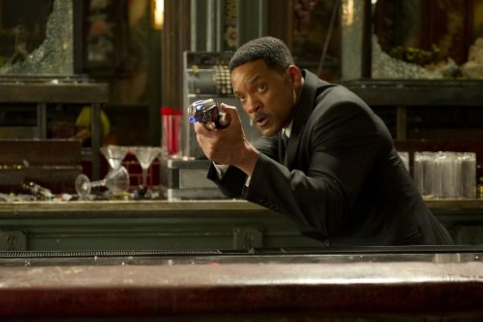 Image 3 of Men In Black 3 On Blu-Ray With Will Smith