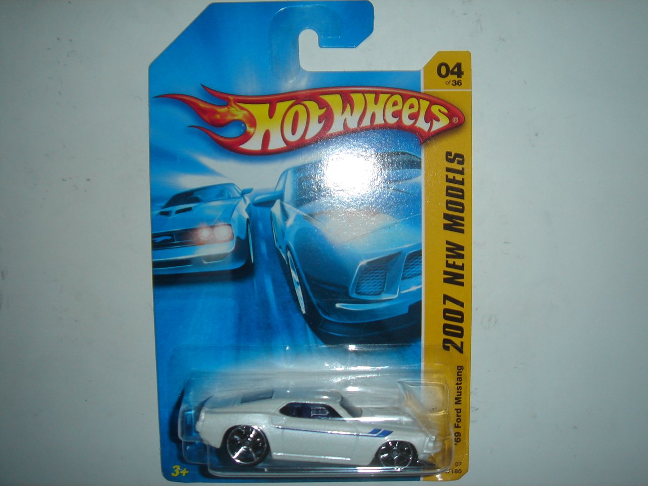 2007 Hot Wheels 69 Ford Mustang White 004/180 Toy